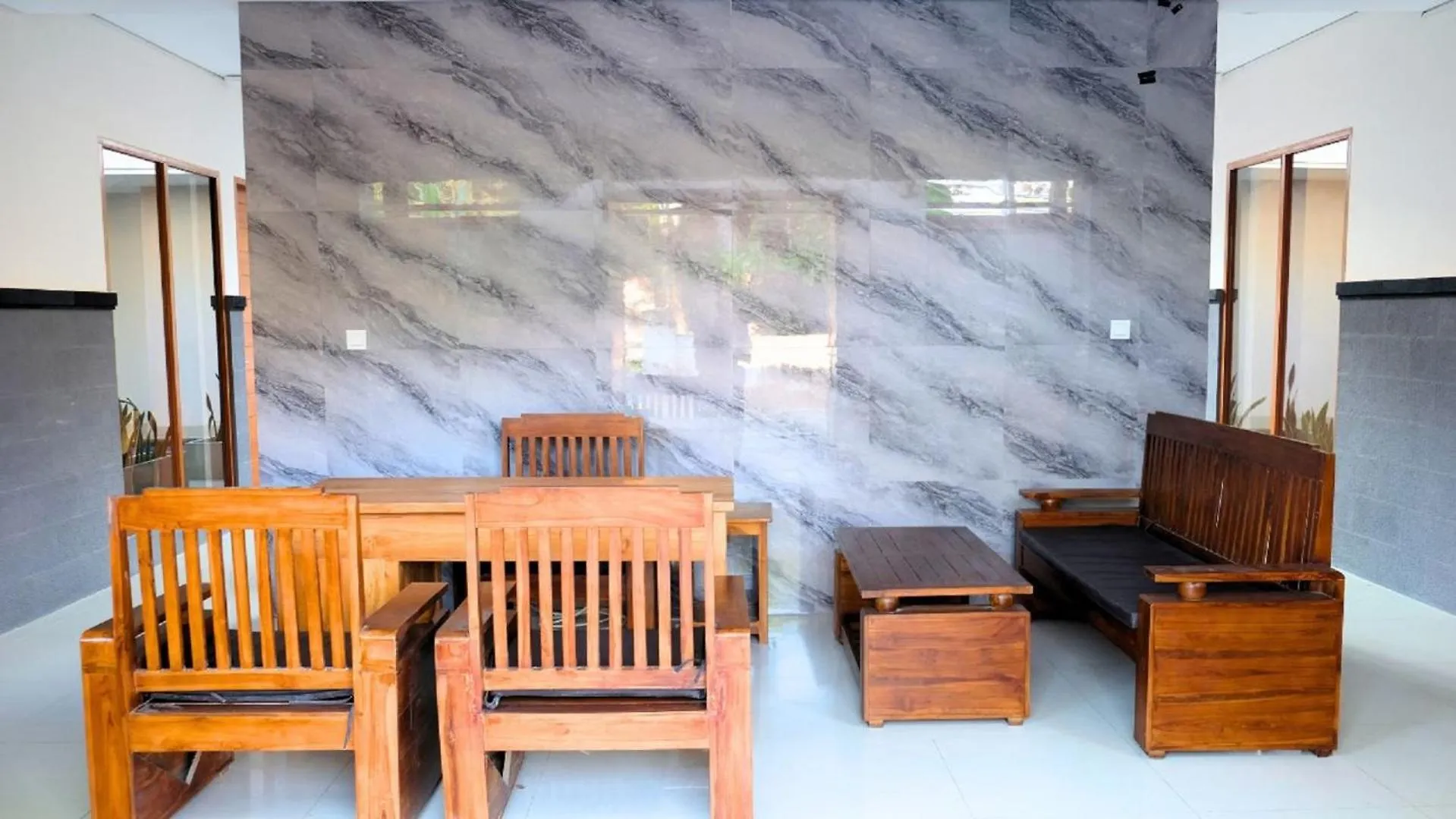 Deva Guest House - Kerobokan 세미냑 인도네시아