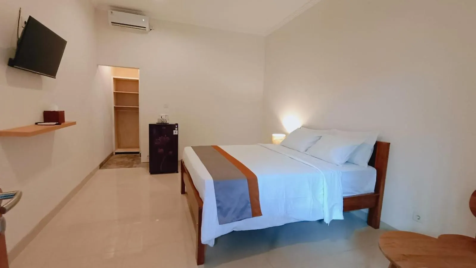Deva Guest House - Kerobokan 세미냑